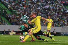 Chelsea Sekuat Tenaga...