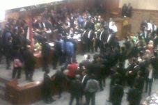Gaduh, Sidang Pemilihan...
