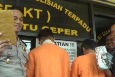 Tergiur Untung, Dua...