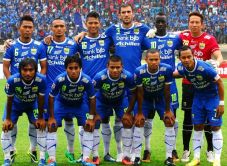 Kado Manis Persib Untuk...