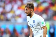 Luke Shaw Turun Kasta...