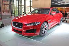 Jaguar XE 2016 Buka...