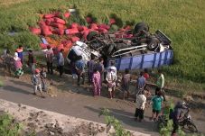 Truk Bermuatan Cabai...