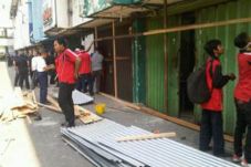Kericuhan Warnai Penertiban...