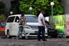 Vellfire Rusak, Wakil...