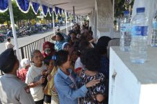 Warga Tegal Antre Kupon...