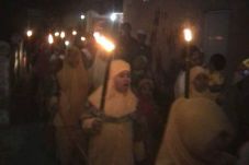 Pawai Obor Warnai Malam...