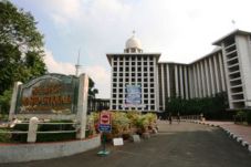 Warga Kalideres Gigit...