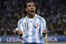 Tevez Segera Masuk Skuad...