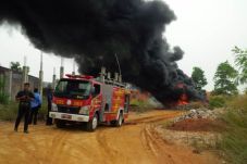Tumpukan Sampah Terbakar...