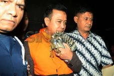 KPK Periksa Bupati Karawang...