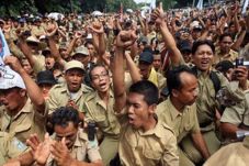 Gaji PNS Terancam Batal...