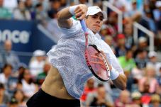 Isner Batal Pulang ke...