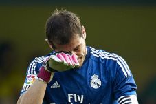 Casillas Nyaris Dekati...