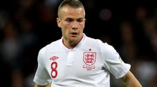 Cleverley Minta Bantuan...