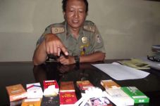 Rokok Ilegal Marak Beredar...
