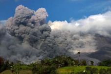Abu Vulkanik Gunung...