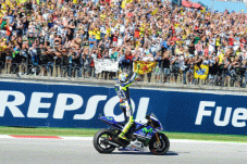 Rossi Ingin Turun di...