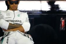 Hamilton Bantah Balik...