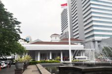 DKI Ancam Cabut Izin...