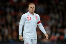 Rooney Buka Peluang...