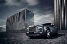 Rolls Royce Resmi Luncurkan...