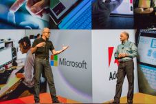 Adobe dan Microsoft...