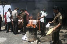 Kejari Wates Bakar 2...
