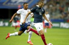 Benzema Bawa Prancis...