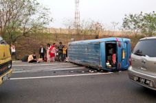 Pecah Ban, Minibus Terguling...