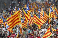 Tolak Referendum Catalonia,...