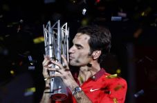 Federer Resmi Tendang...
