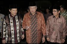 SBY Mengaku Jaga Jarak...
