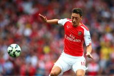 Cedera Oezil buat Wilshere...