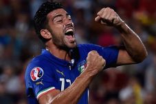 Pelle Senang Cetak Gol...