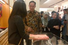 Lutfi Heran Ada Scarf...