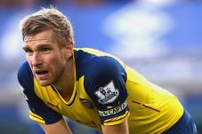 Mertesacker Desak Arsenal...