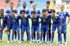 Pimpin Klasemen, Arema...