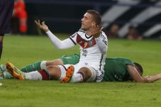 Podolski Bantah Jerman...
