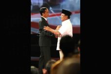 Begini Lempar Canda...