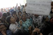 Guru PNS Enggan Dipindah...