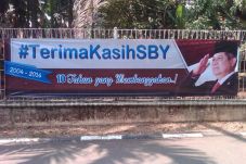 SBY Lengser, Spanduk...