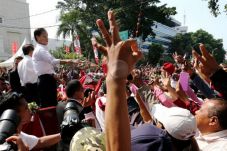 Hadiri Syukuran Rakyat...