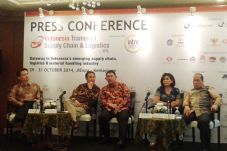 Hadapi AEC, Pameran...