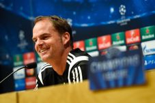 De Boer Tak Ubah Gaya...