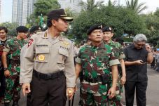 Jokowi Panggil Kapolri,...