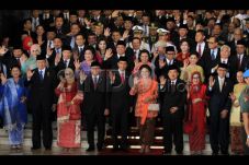Jokowi Batalkan Delapan...