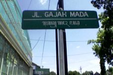 Mengapa Tak Ada Jalan...