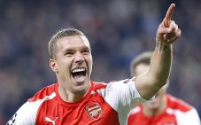 Kado Persembahan Podolski...