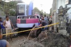 Proyek PT Adhi Karya...